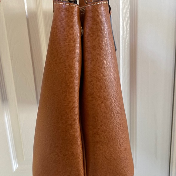 New Dooney and Bourke handbag - Picture 3 of 11